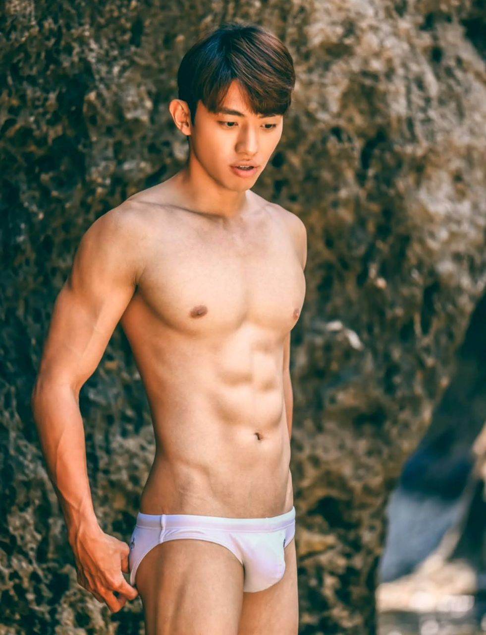 หนุ่มหล่อขึ้นปก 1033.4