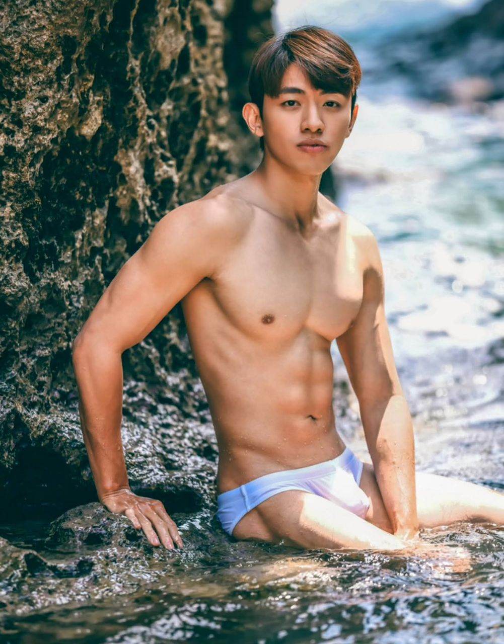 หนุ่มหล่อขึ้นปก 1033.4