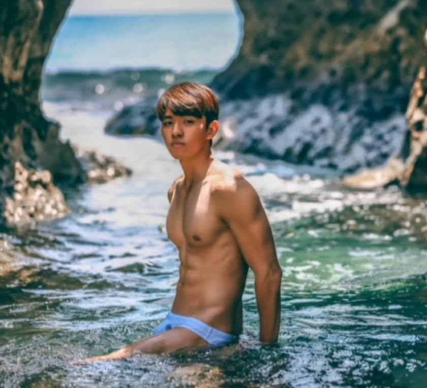 หนุ่มหล่อขึ้นปก 1033.4
