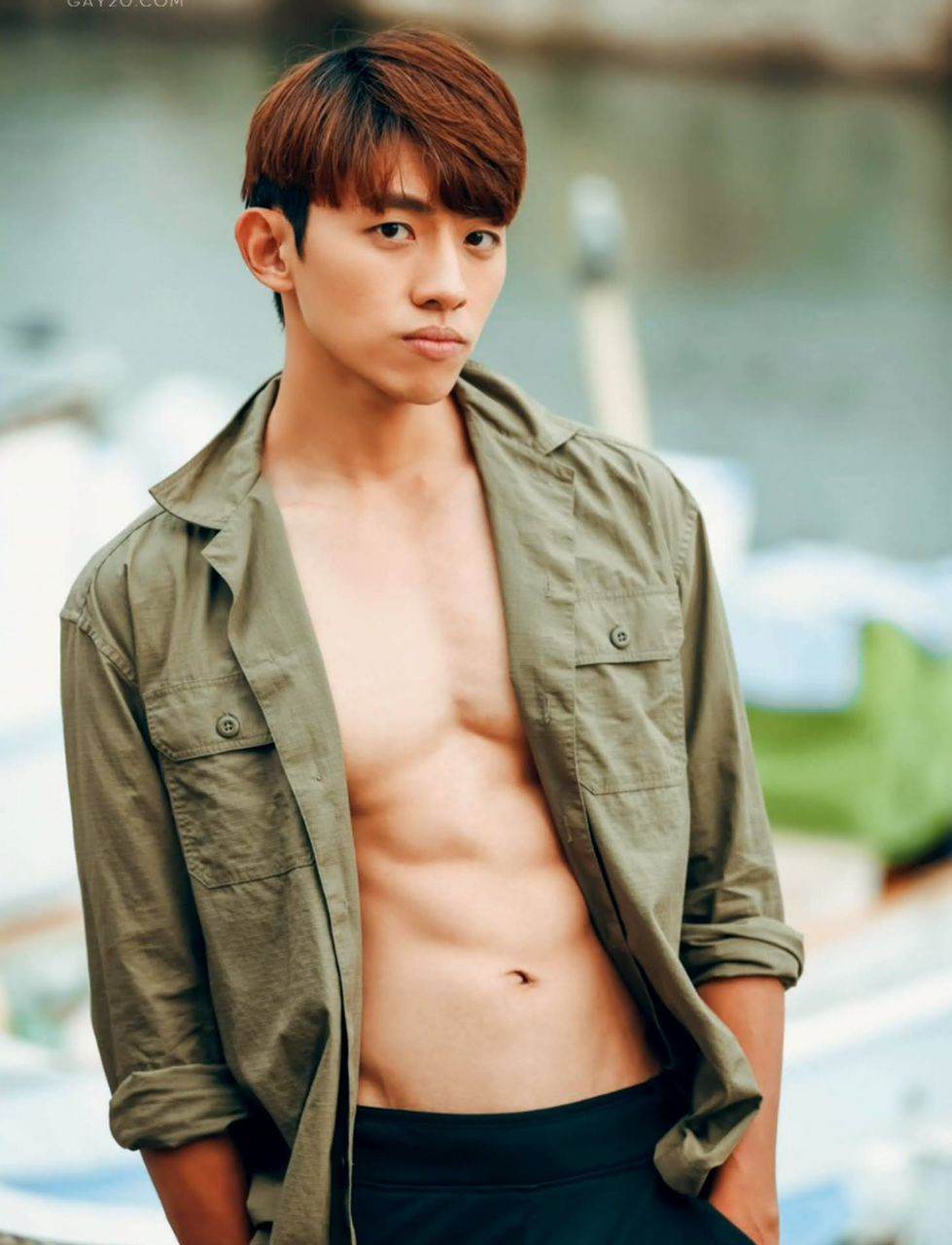 หนุ่มหล่อขึ้นปก 1033.4