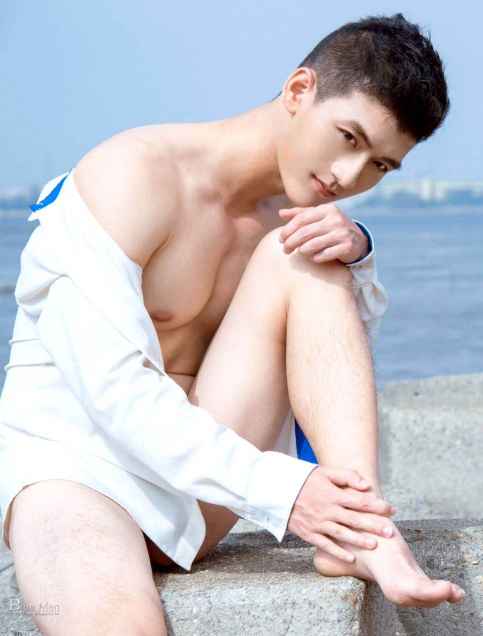 หนุ่มหล่อขึ้นปก 1038.1