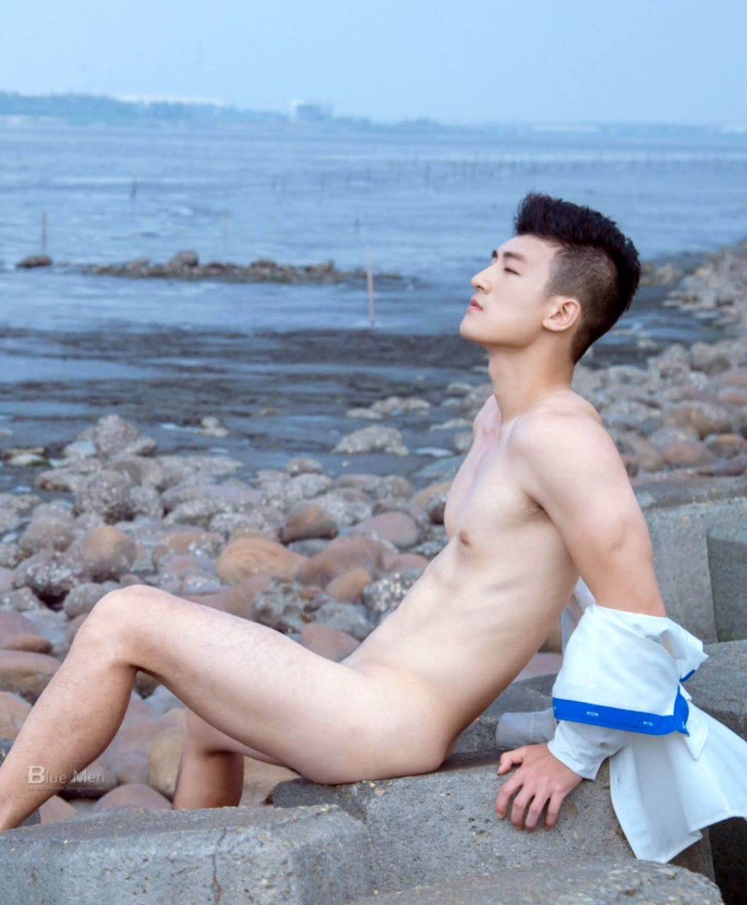 หนุ่มหล่อขึ้นปก 1038.1
