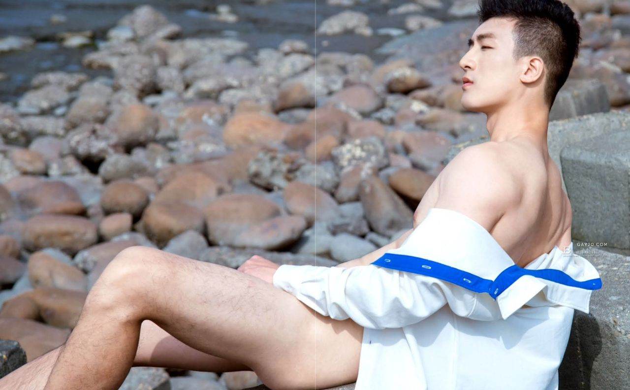 หนุ่มหล่อขึ้นปก 1038.1