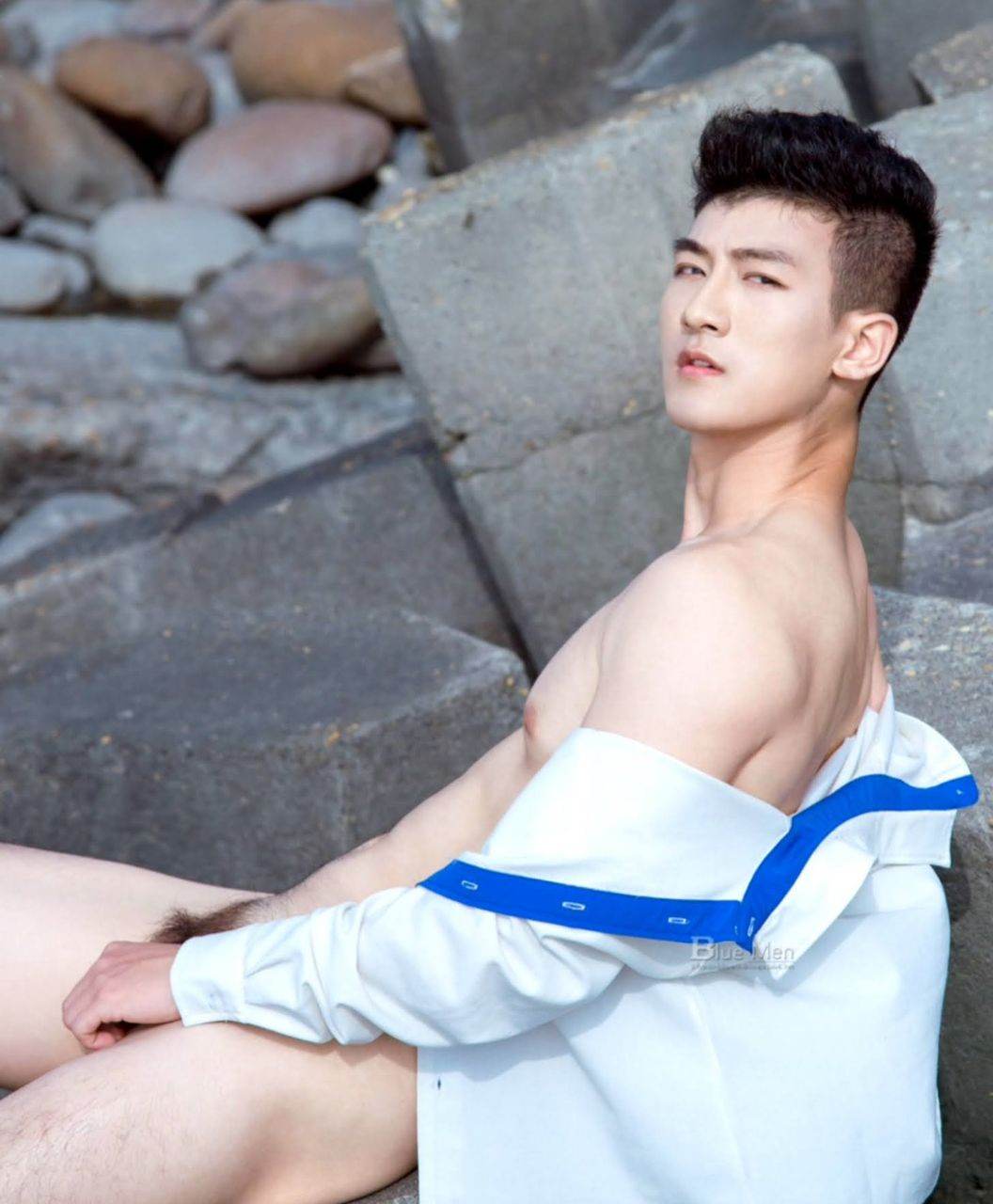หนุ่มหล่อขึ้นปก 1038.1
