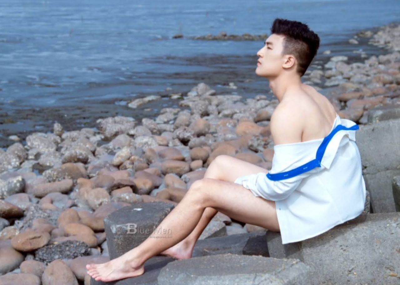 หนุ่มหล่อขึ้นปก 1038.1