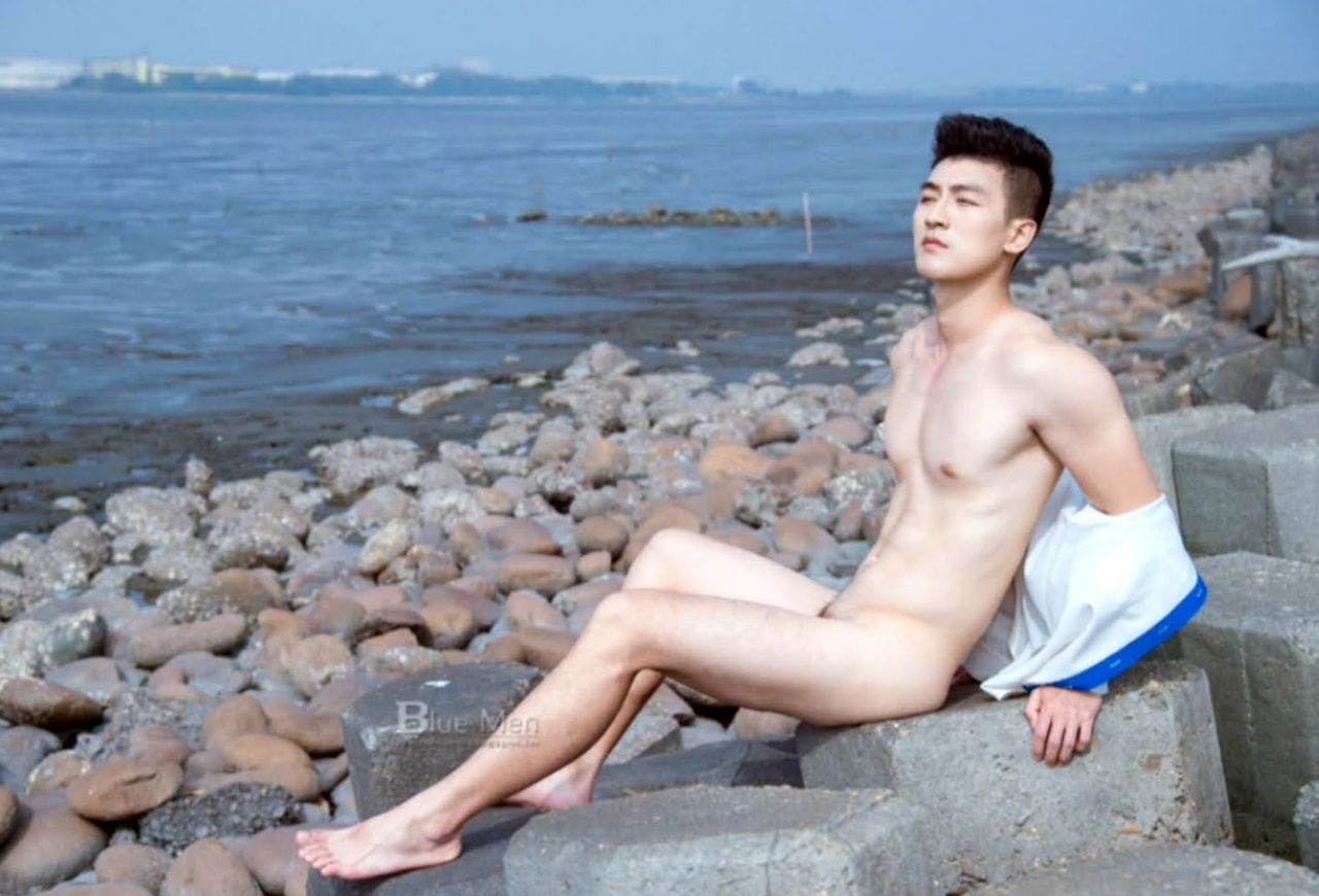 หนุ่มหล่อขึ้นปก 1038.1