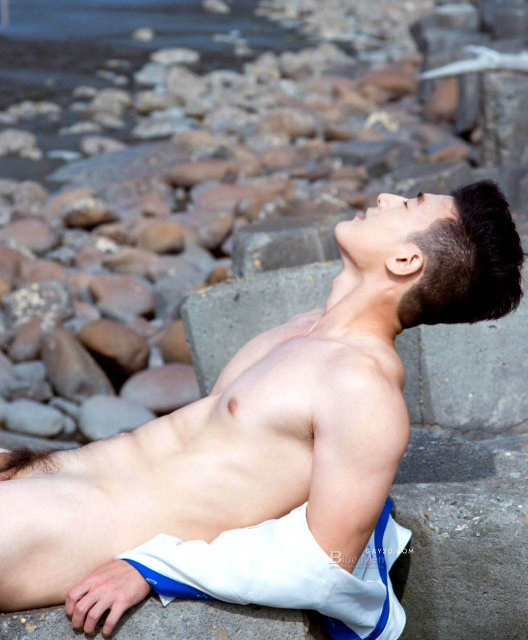 หนุ่มหล่อขึ้นปก 1038.1