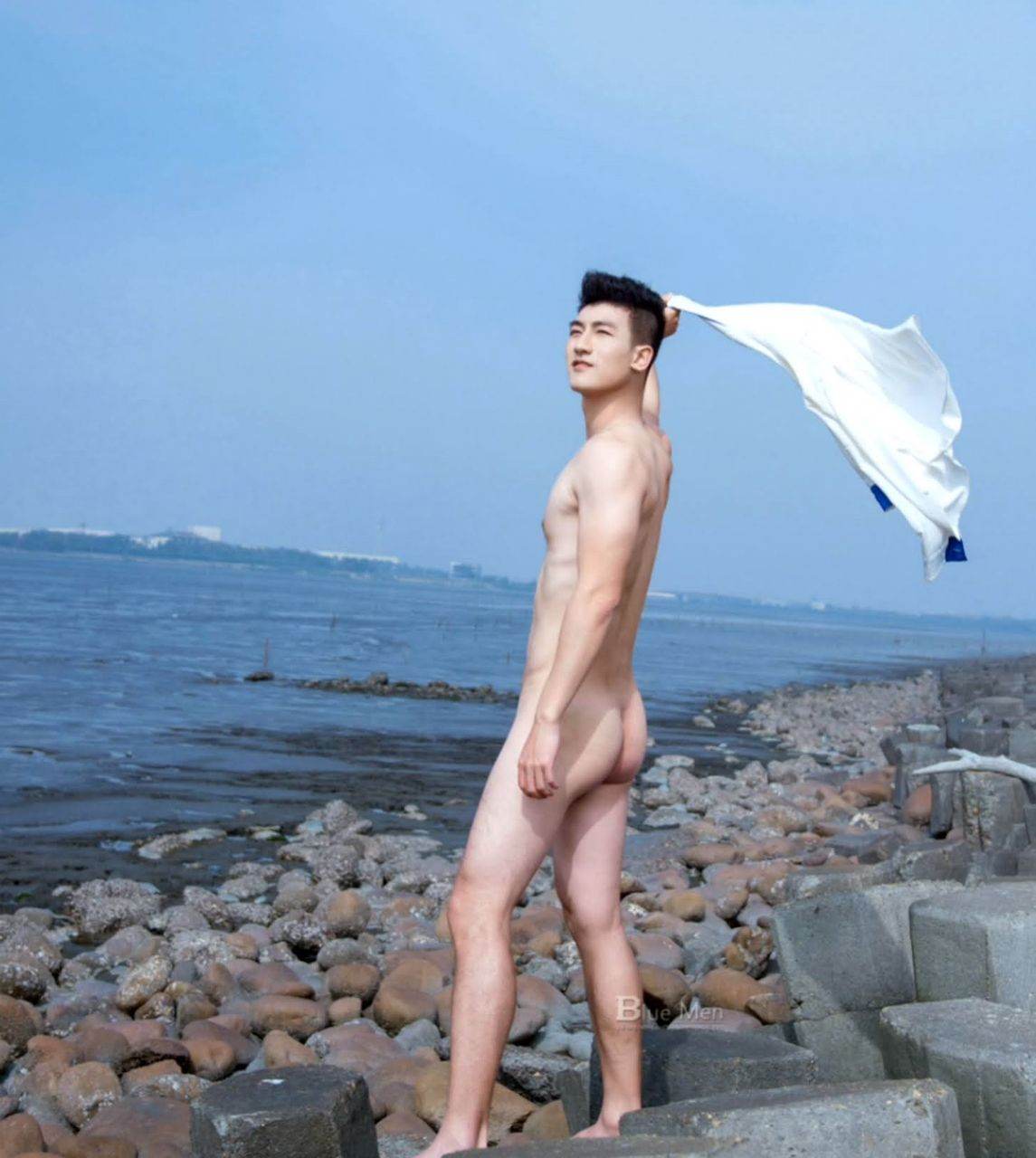หนุ่มหล่อขึ้นปก 1038.1