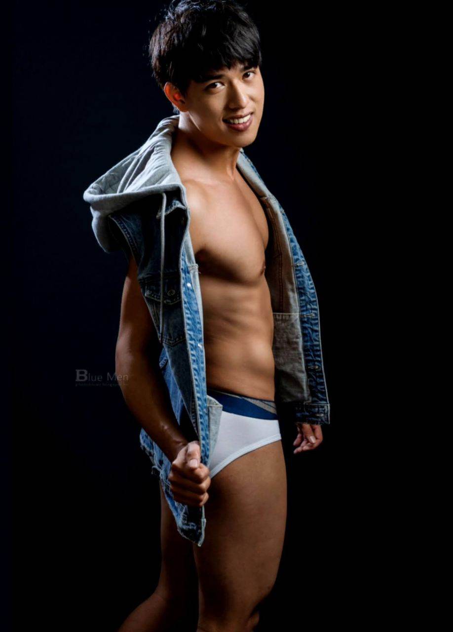 หนุ่มหล่อขึ้นปก 1040