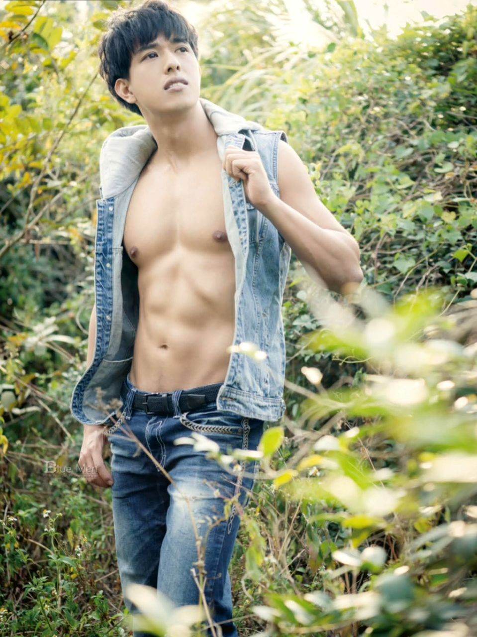 หนุ่มหล่อขึ้นปก 1040