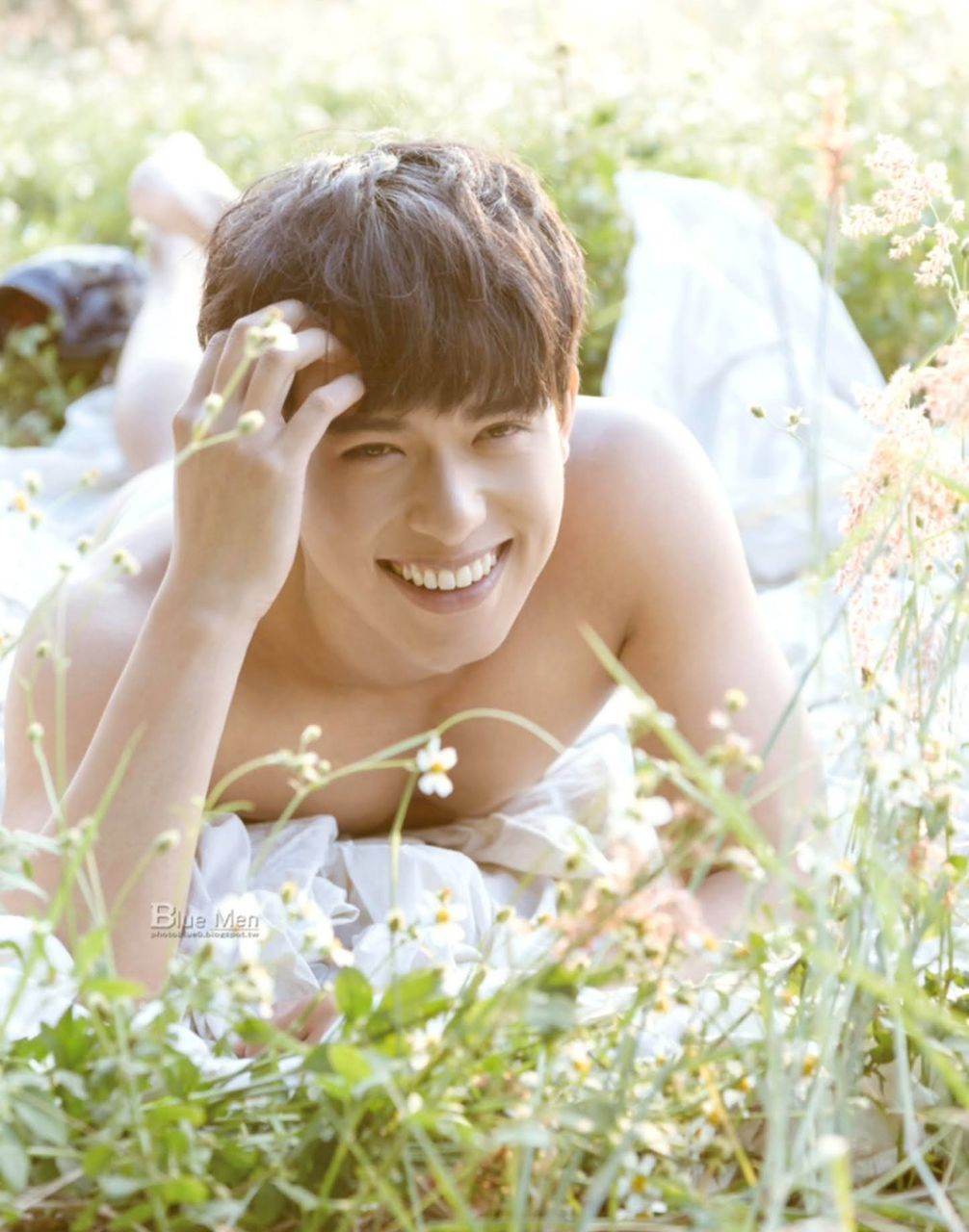 หนุ่มหล่อขึ้นปก 1040