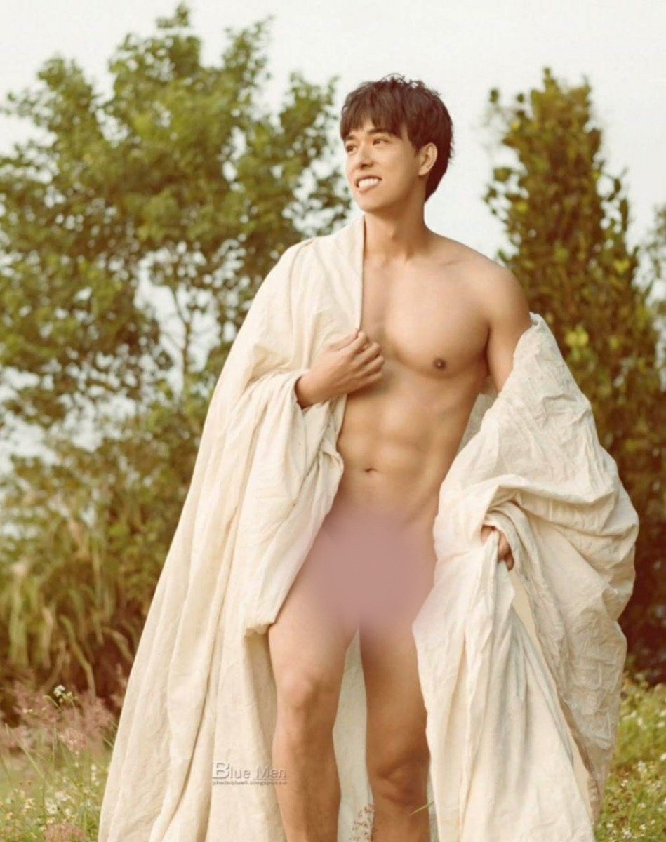 หนุ่มหล่อขึ้นปก 1040
