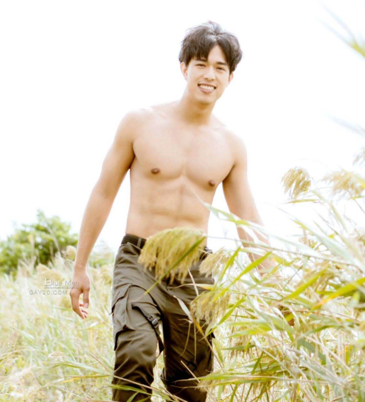 หนุ่มหล่อขึ้นปก 1040