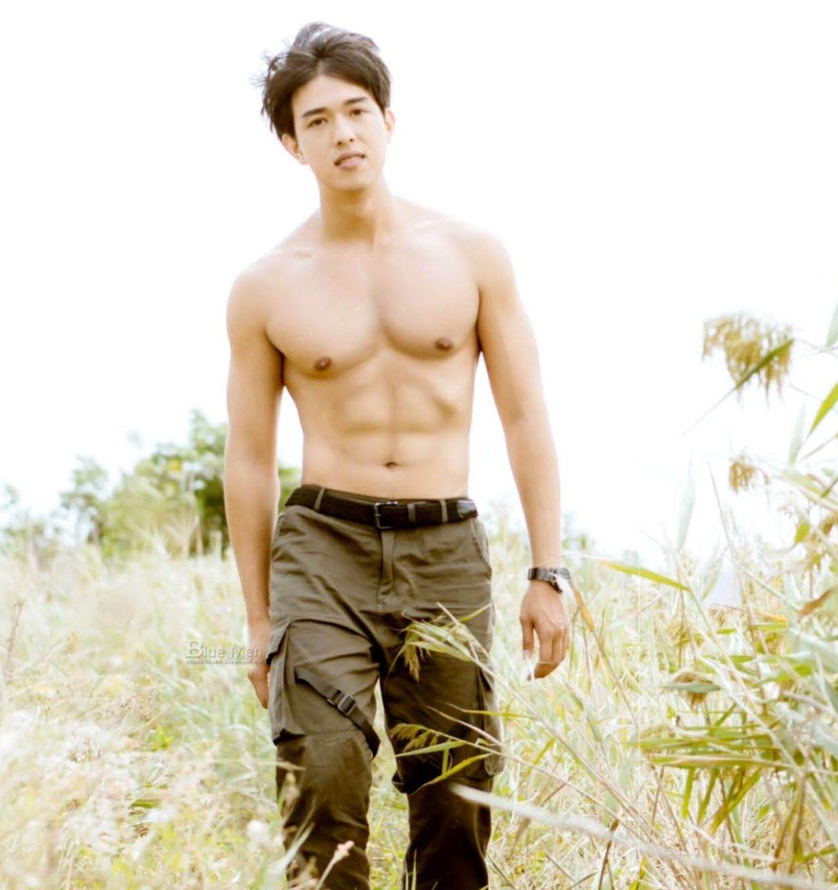 หนุ่มหล่อขึ้นปก 1040