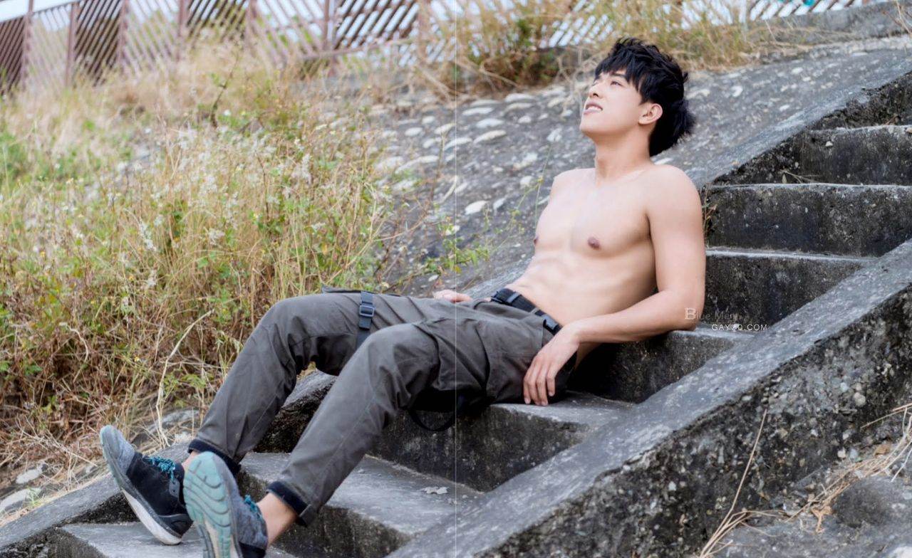 หนุ่มหล่อขึ้นปก 1040