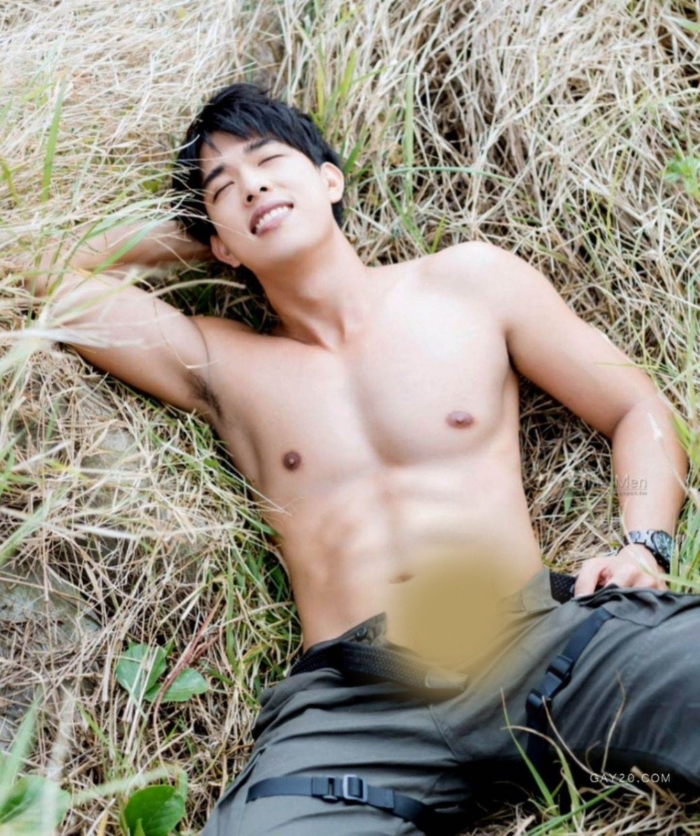 หนุ่มหล่อขึ้นปก 1040