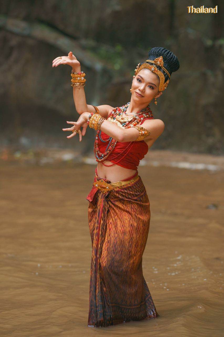 The Glory of The Dvaravati Era, Costume and Traditional Dress | THAILAND 🇹🇭