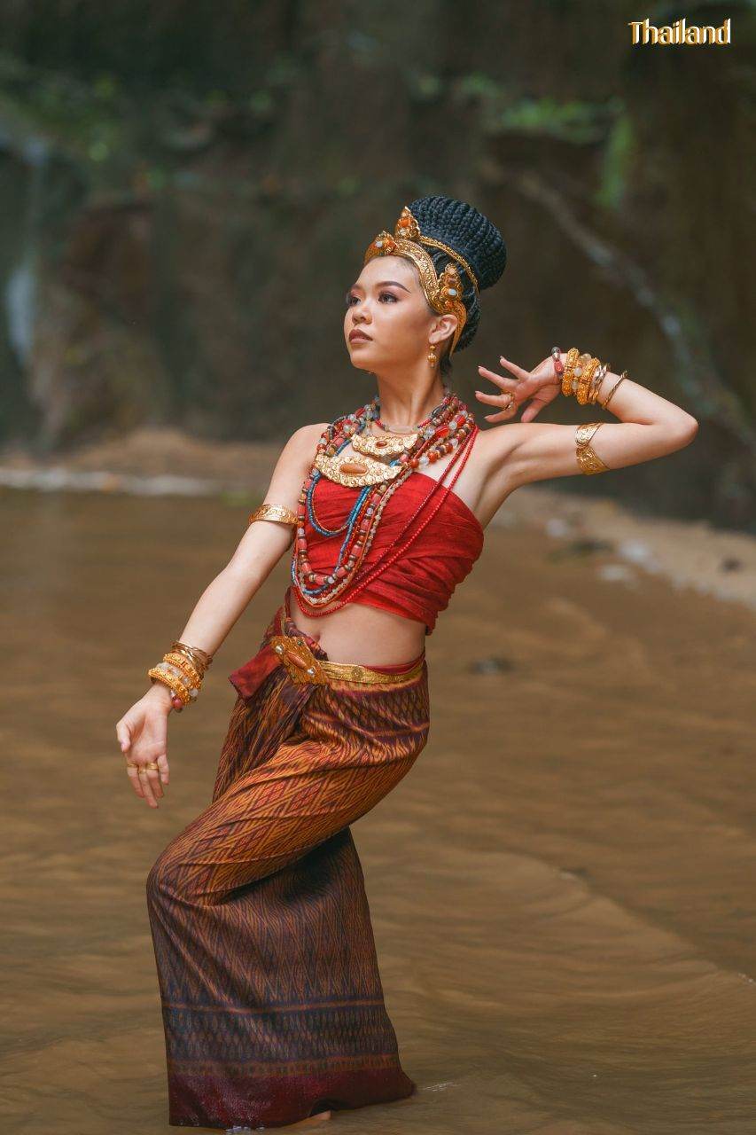The Glory of The Dvaravati Era, Costume and Traditional Dress | THAILAND 🇹🇭