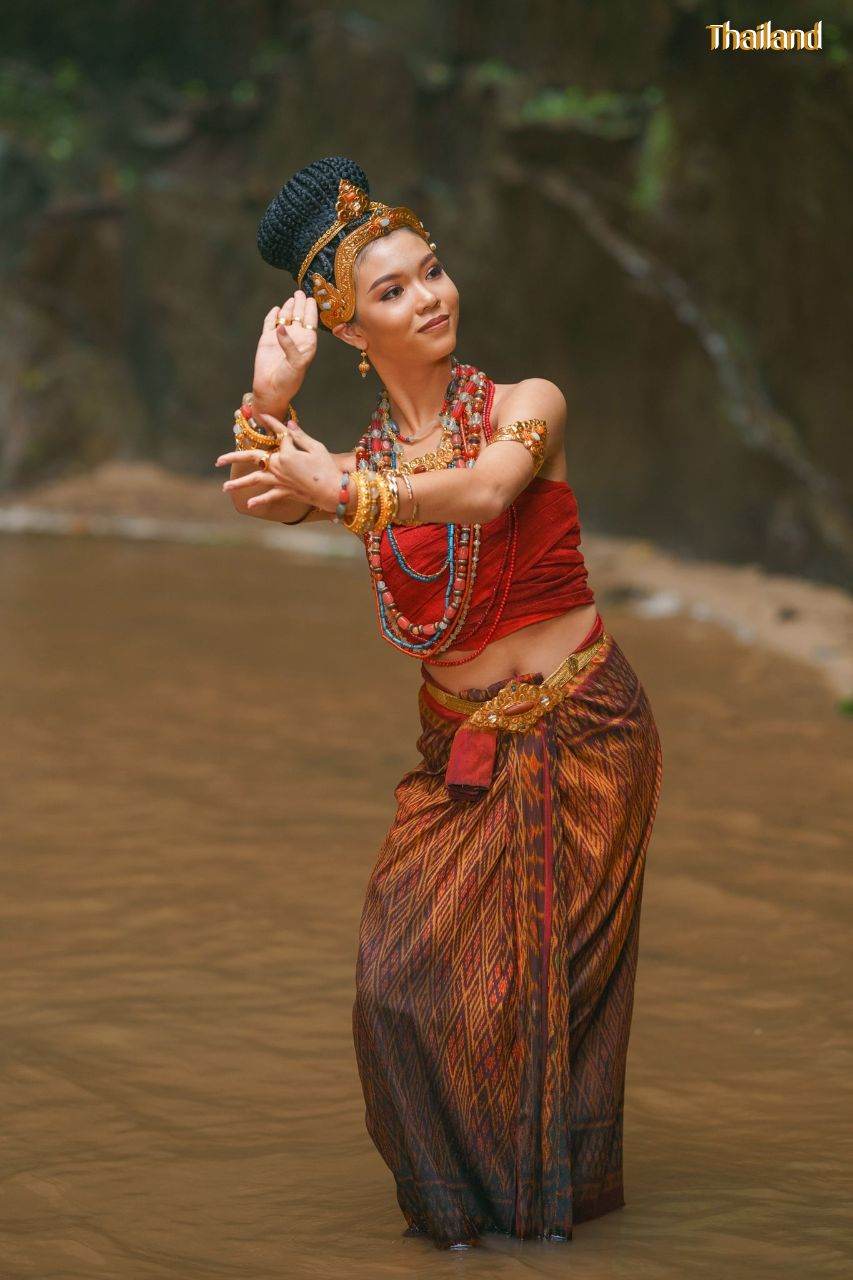 The Glory of The Dvaravati Era, Costume and Traditional Dress | THAILAND 🇹🇭