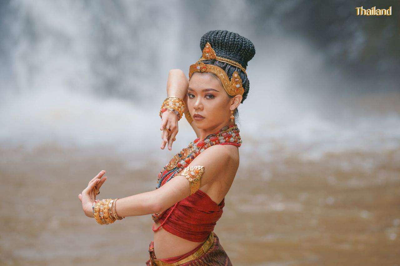 The Glory of The Dvaravati Era, Costume and Traditional Dress | THAILAND 🇹🇭