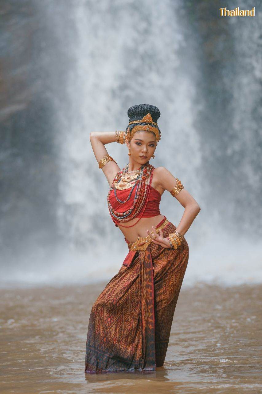 The Glory of The Dvaravati Era, Costume and Traditional Dress | THAILAND 🇹🇭