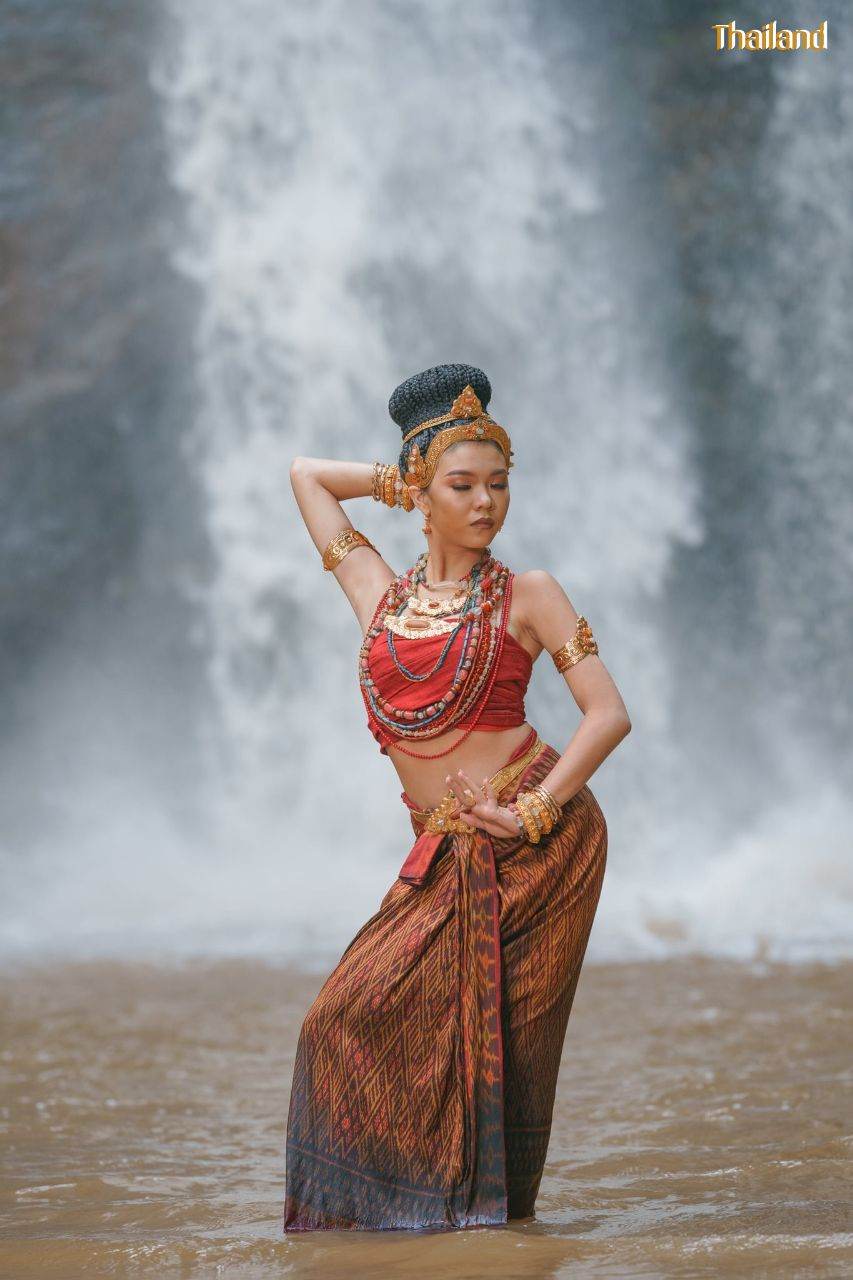 The Glory of The Dvaravati Era, Costume and Traditional Dress | THAILAND 🇹🇭