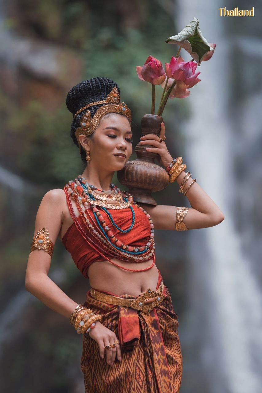 The Glory of The Dvaravati Era, Costume and Traditional Dress | THAILAND 🇹🇭