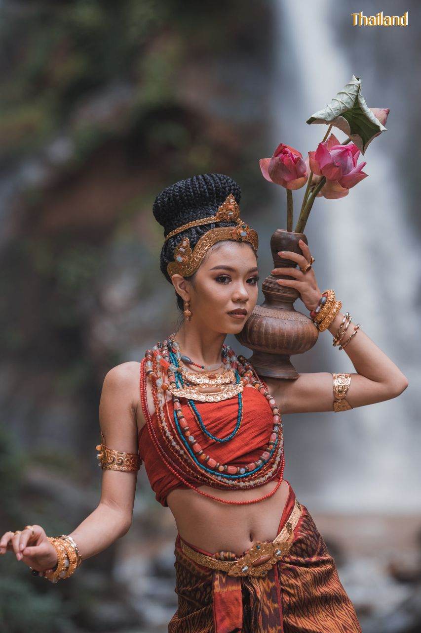 The Glory of The Dvaravati Era, Costume and Traditional Dress | THAILAND 🇹🇭