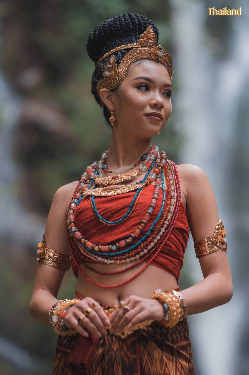 The Glory of The Dvaravati Era, Costume and Traditional Dress | THAILAND 🇹🇭