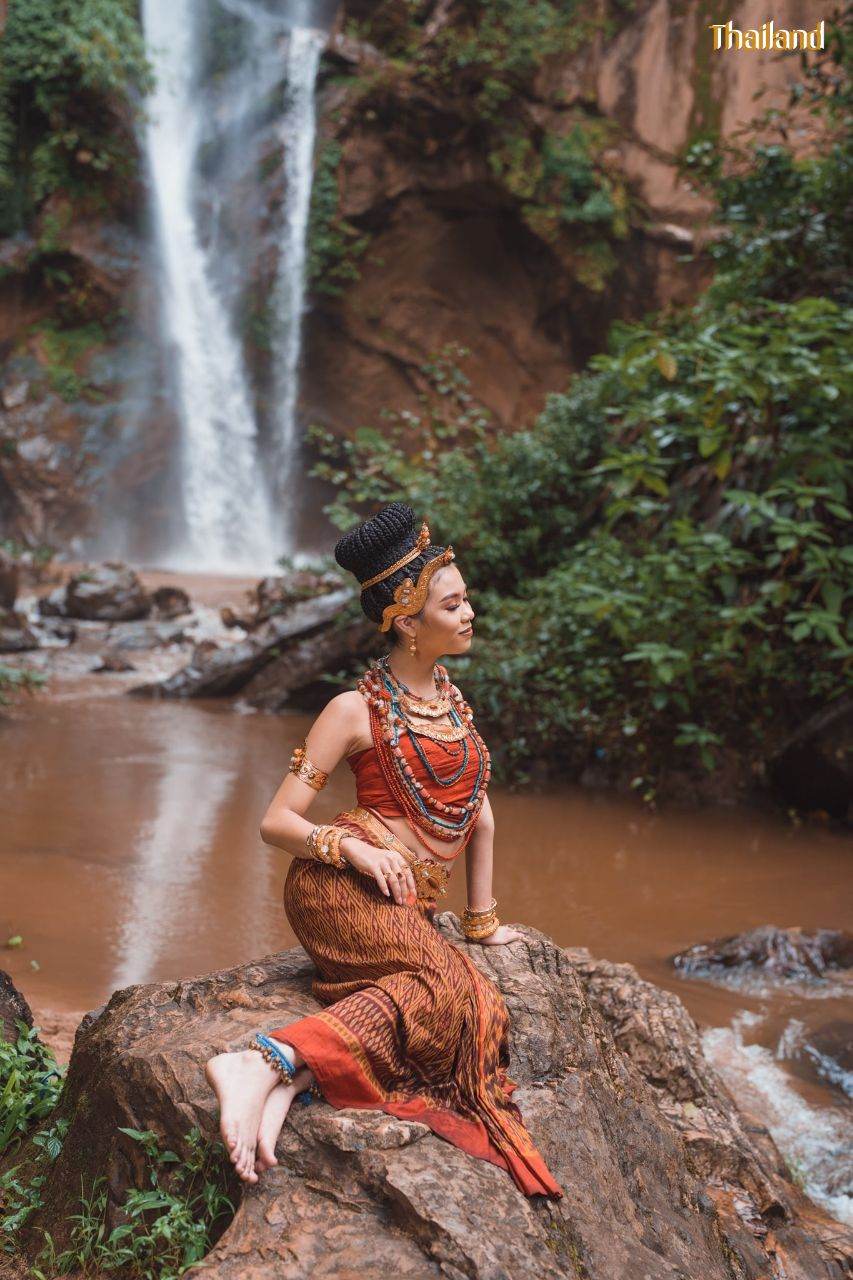 The Glory of The Dvaravati Era, Costume and Traditional Dress | THAILAND 🇹🇭
