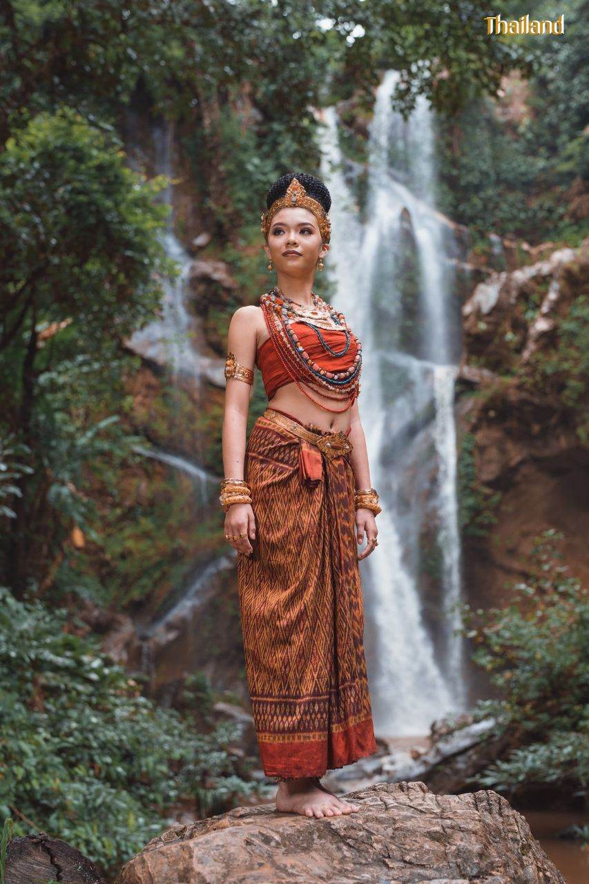 The Glory of The Dvaravati Era, Costume and Traditional Dress | THAILAND 🇹🇭
