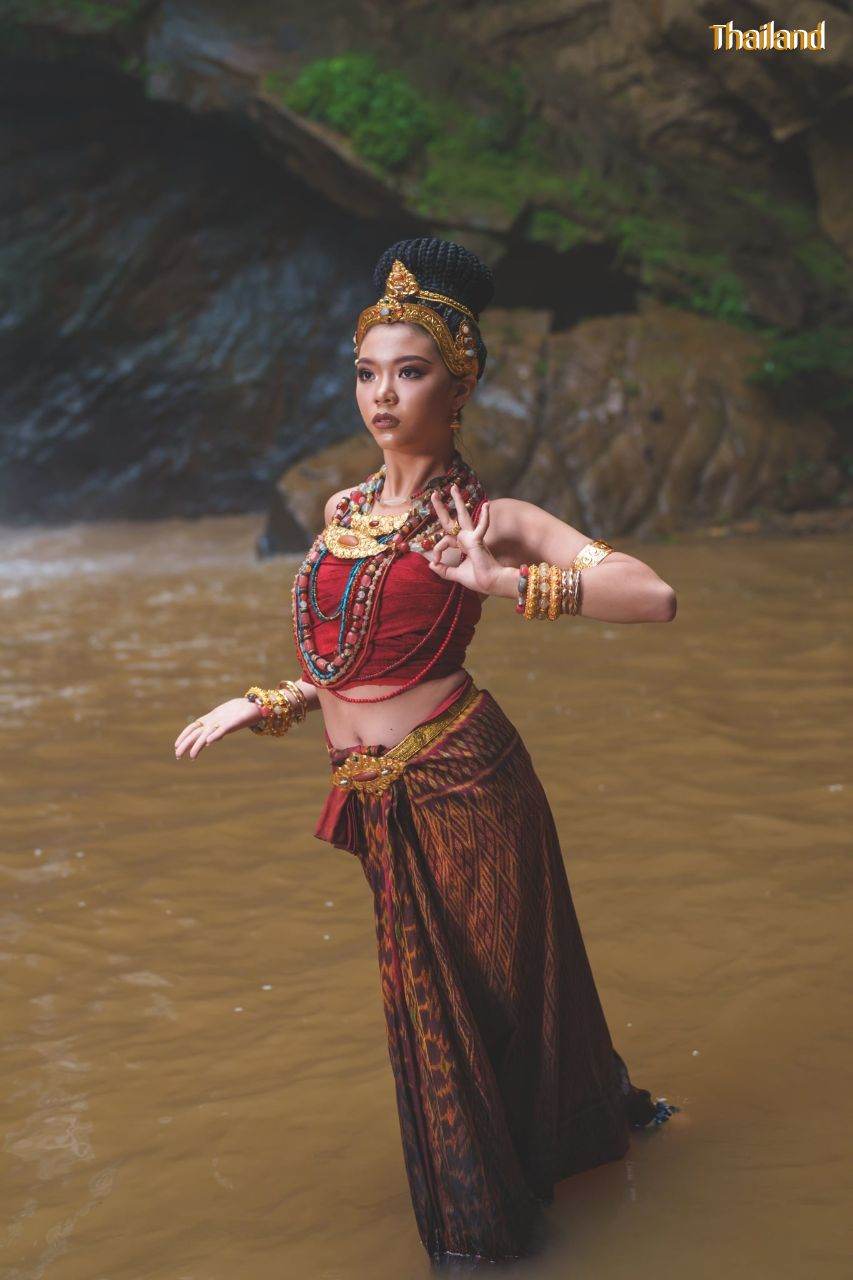 The Glory of The Dvaravati Era, Costume and Traditional Dress | THAILAND 🇹🇭