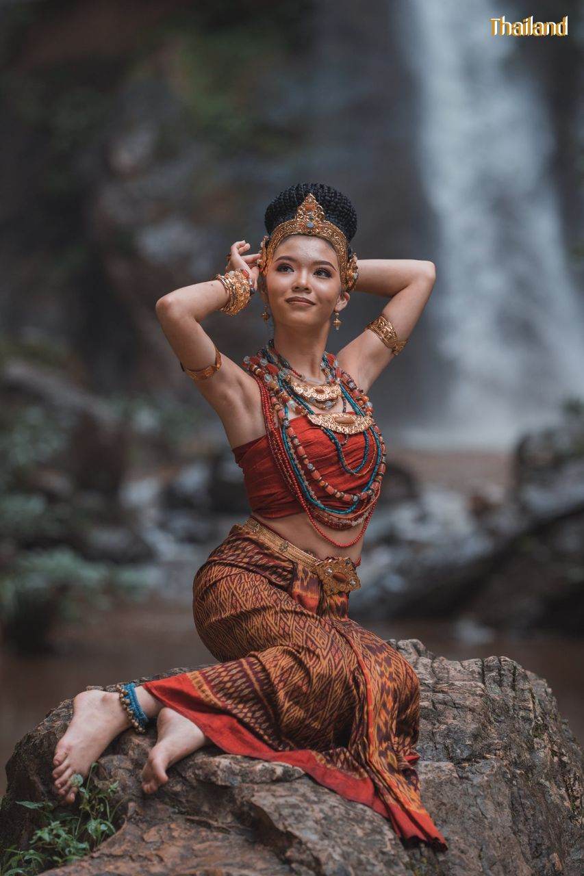 The Glory of The Dvaravati Era, Costume and Traditional Dress | THAILAND 🇹🇭