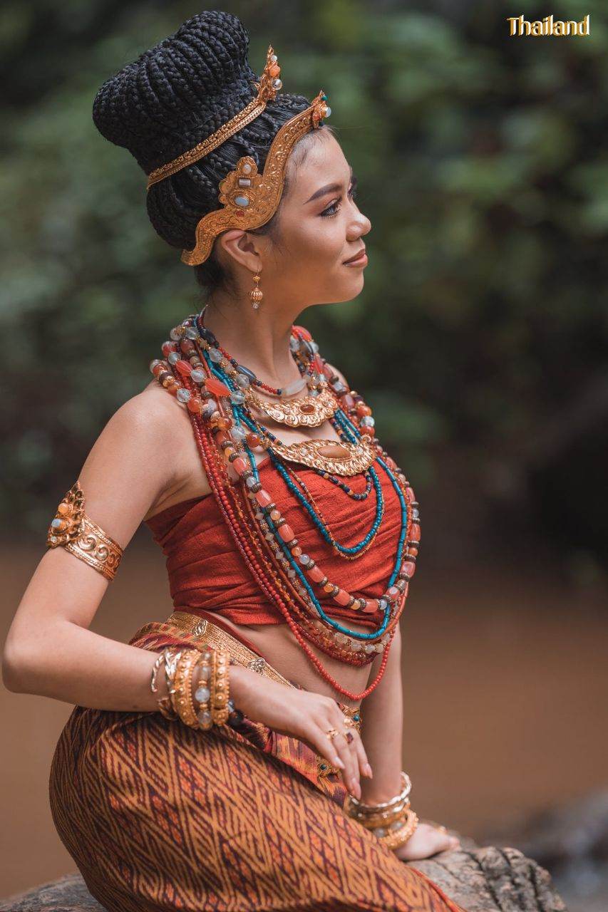 The Glory of The Dvaravati Era, Costume and Traditional Dress | THAILAND 🇹🇭