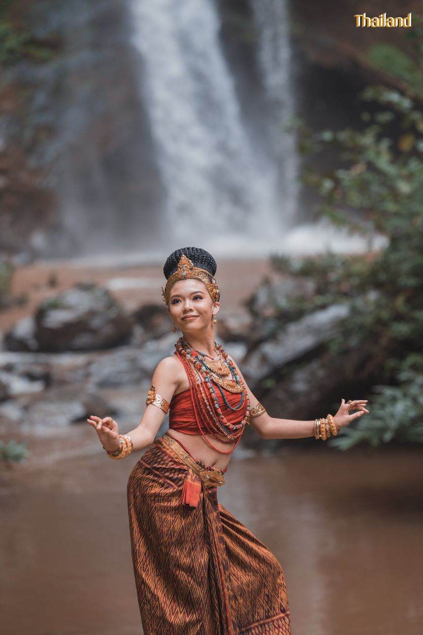 The Glory of The Dvaravati Era, Costume and Traditional Dress | THAILAND 🇹🇭