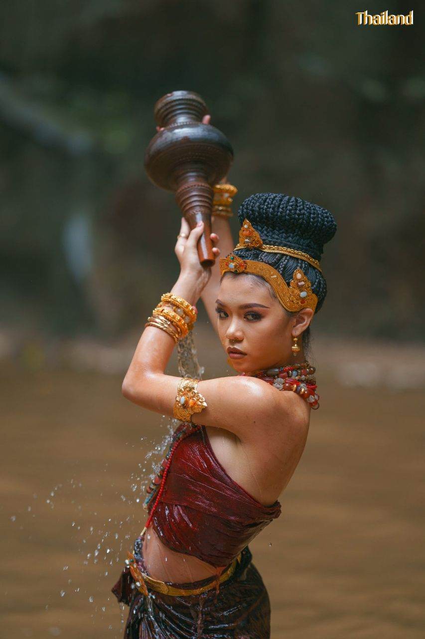 The Glory of The Dvaravati Era, Costume and Traditional Dress | THAILAND 🇹🇭