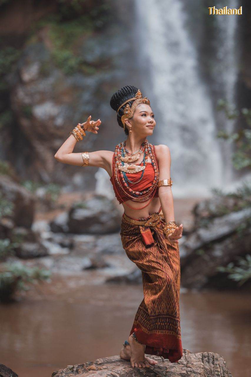 The Glory of The Dvaravati Era, Costume and Traditional Dress | THAILAND 🇹🇭