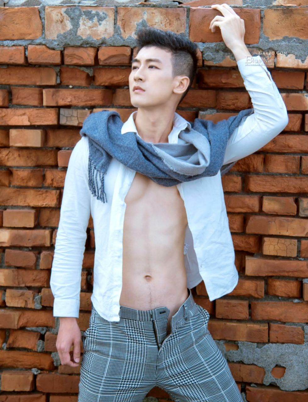 หนุ่มหล่อขึ้นปก 1038.2