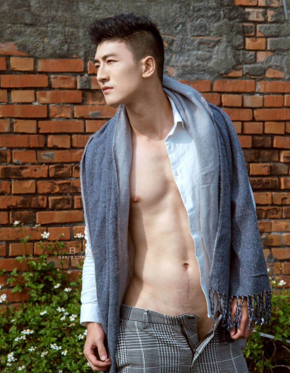 หนุ่มหล่อขึ้นปก 1038.2