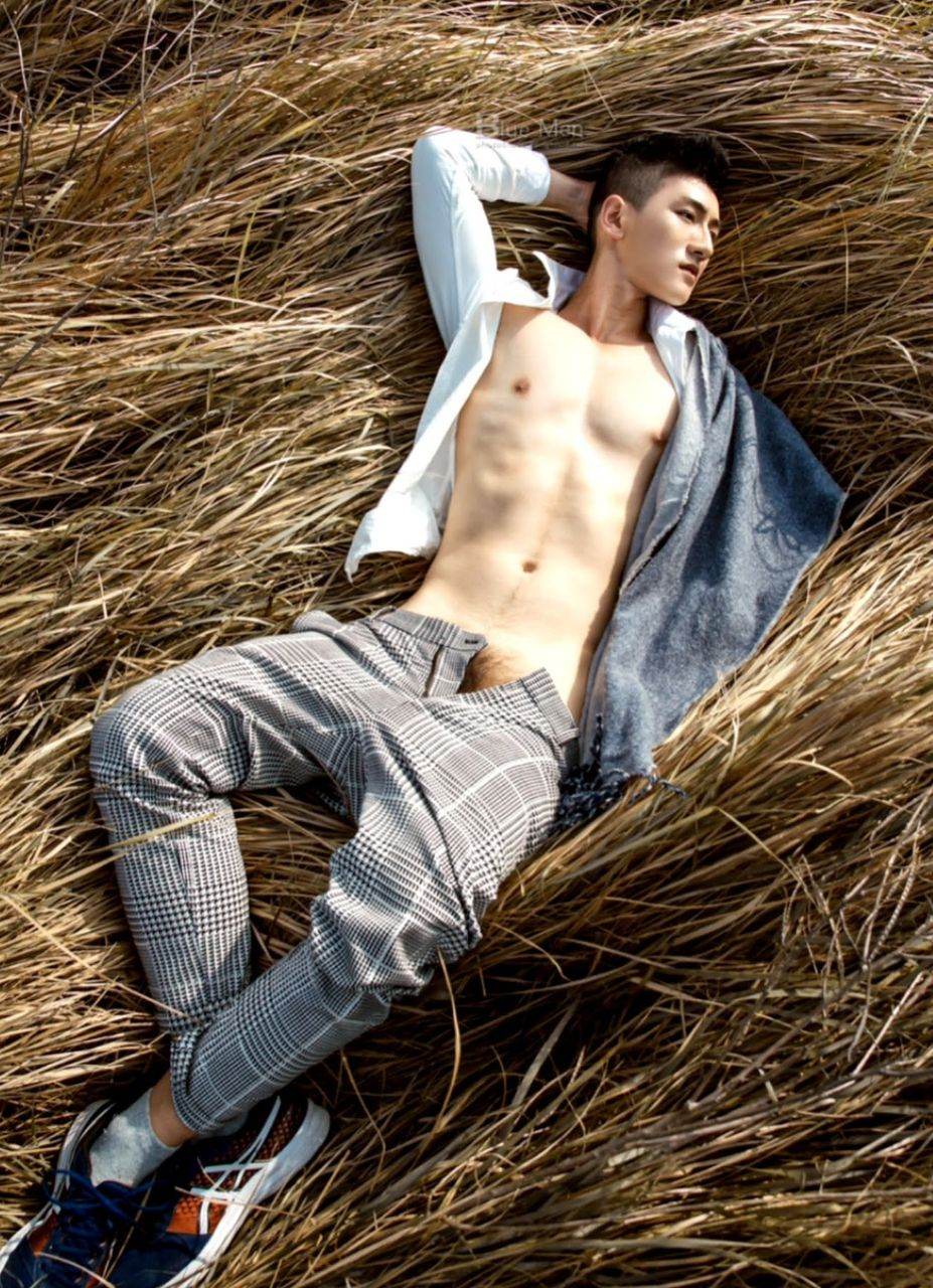 หนุ่มหล่อขึ้นปก 1038.2
