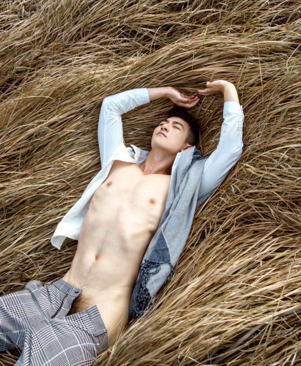 หนุ่มหล่อขึ้นปก 1038.2