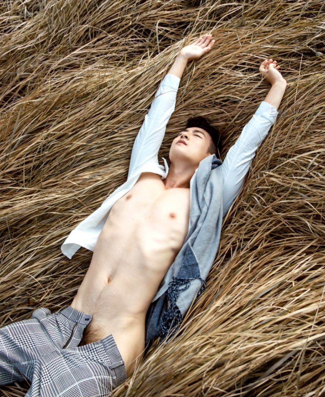 หนุ่มหล่อขึ้นปก 1038.2