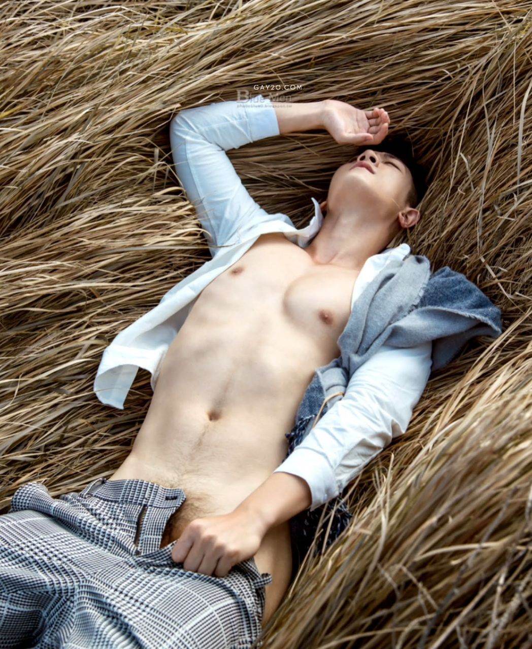 หนุ่มหล่อขึ้นปก 1038.2