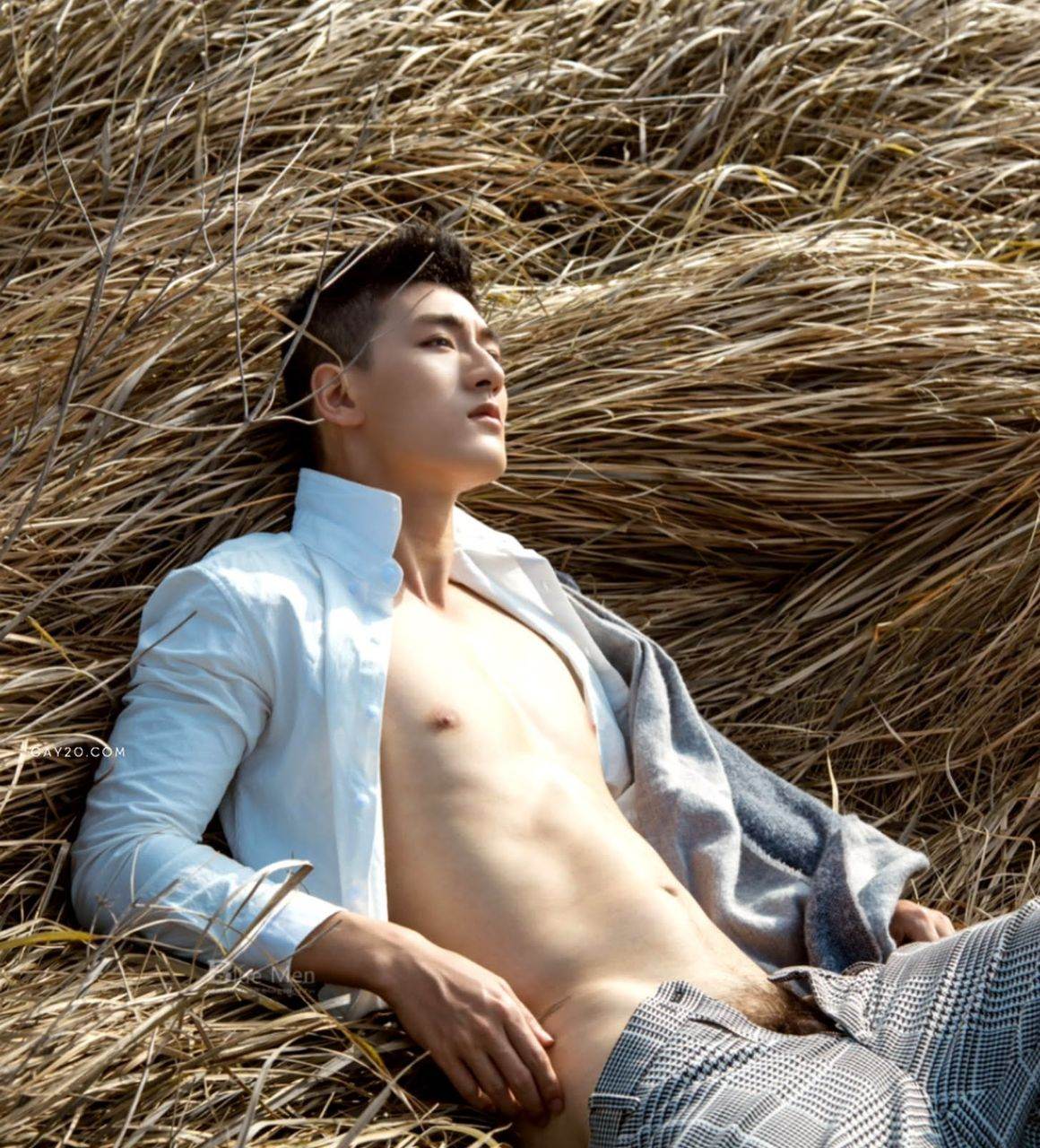 หนุ่มหล่อขึ้นปก 1038.2