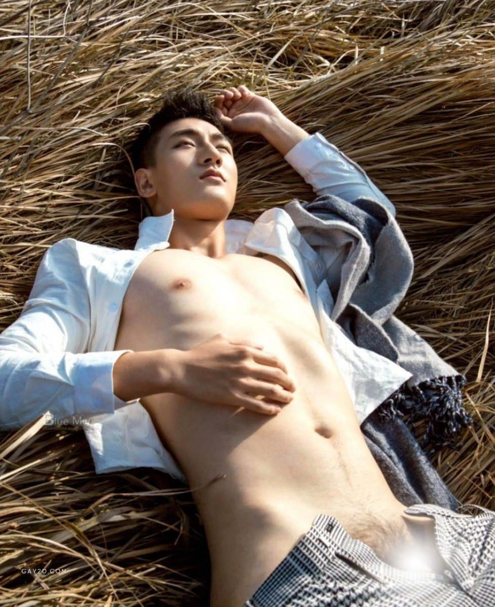 หนุ่มหล่อขึ้นปก 1038.2