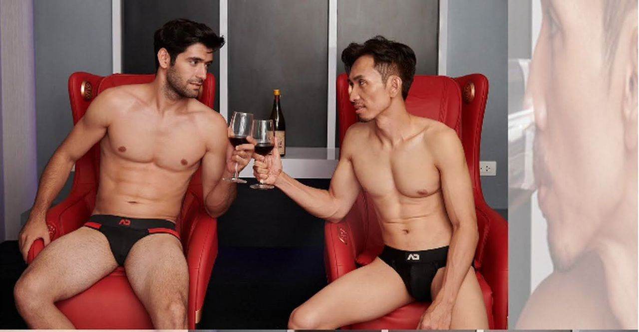 หนุ่มหล่อขึ้นปก 1037.4