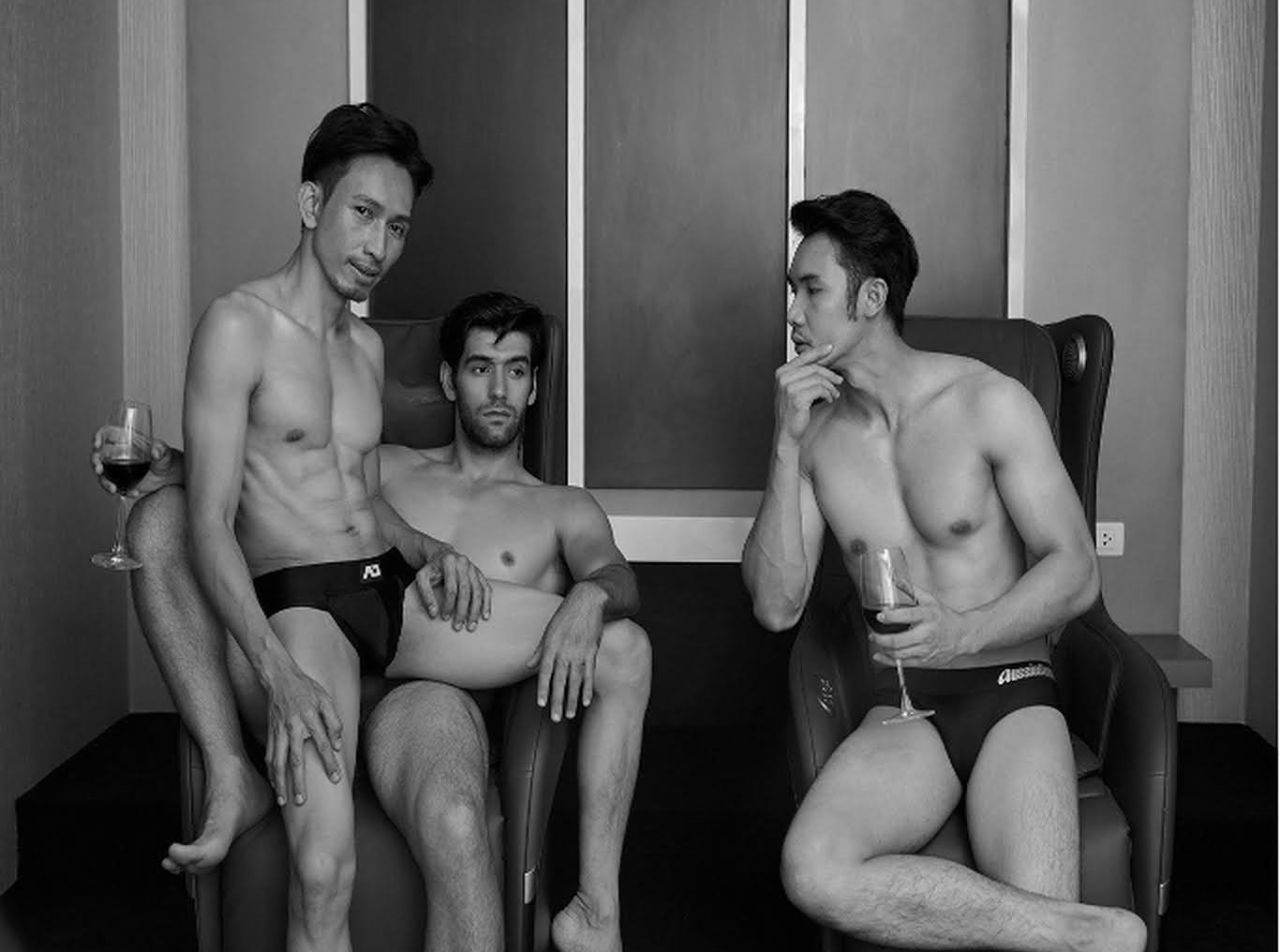 หนุ่มหล่อขึ้นปก 1037.4