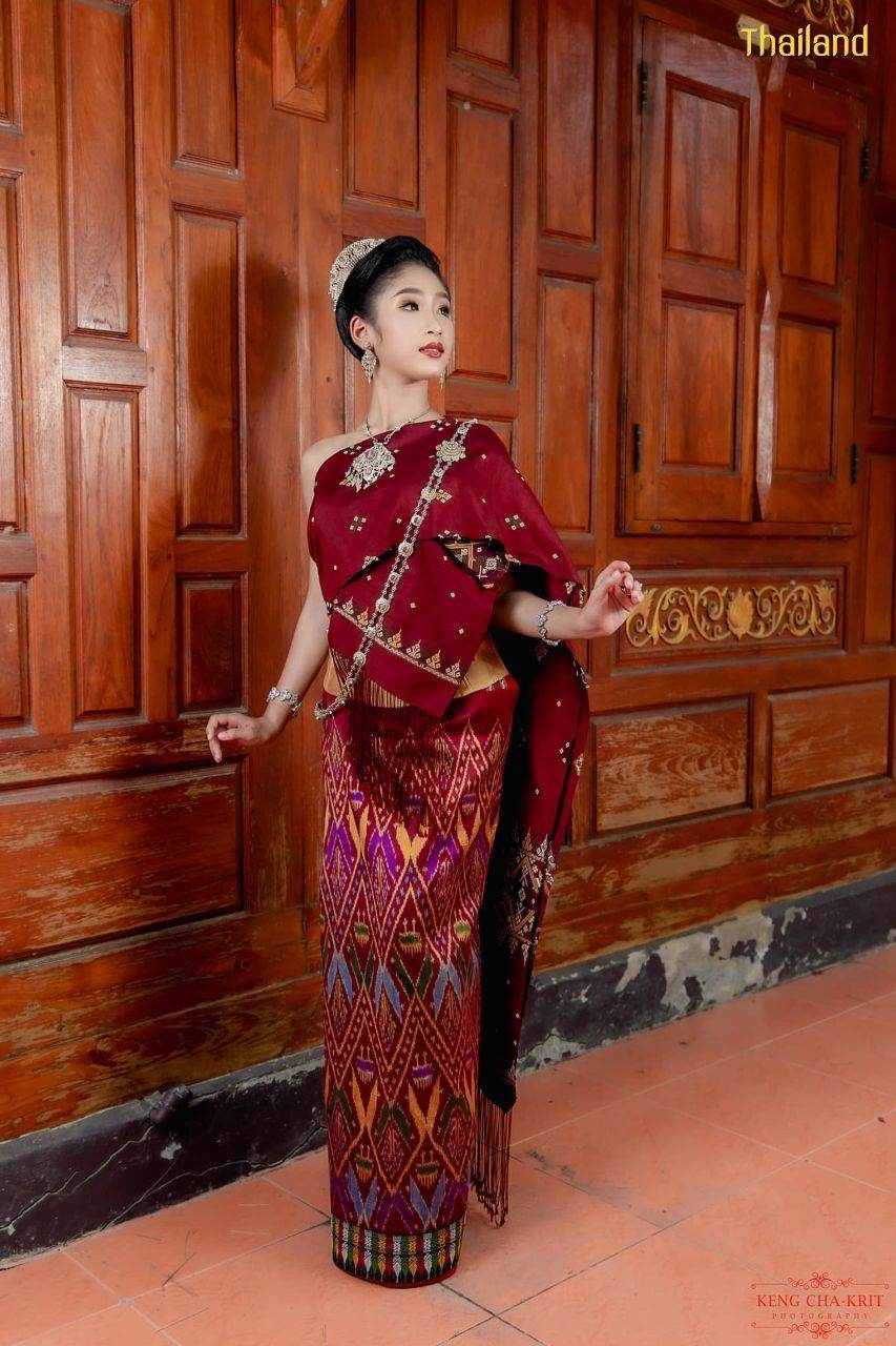 Phu Tai costume in Kalasin province with Praewa, Queen of Thai Silks | THAILAND 🇹🇭