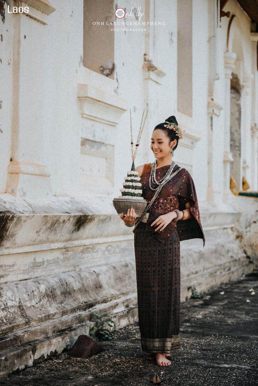 Laos 🇱🇦 | ປະເພີຮີດຄອງເດືອນສິບເພັງ ບຸນຫໍ່ເຂົ້າສລາກ(ສະຫຼາກ)