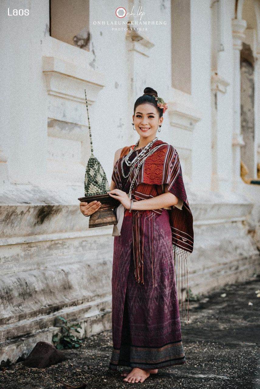 Laos 🇱🇦 | ປະເພີຮີດຄອງເດືອນສິບເພັງ ບຸນຫໍ່ເຂົ້າສລາກ(ສະຫຼາກ)